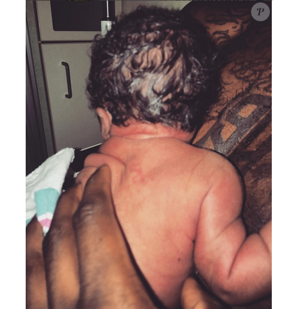 Iman Shumpert avec sa petite fille, née dans la salle de bain de la star NBA le 16 décembre 2015 - Photo publiée le 17 décembre 2015