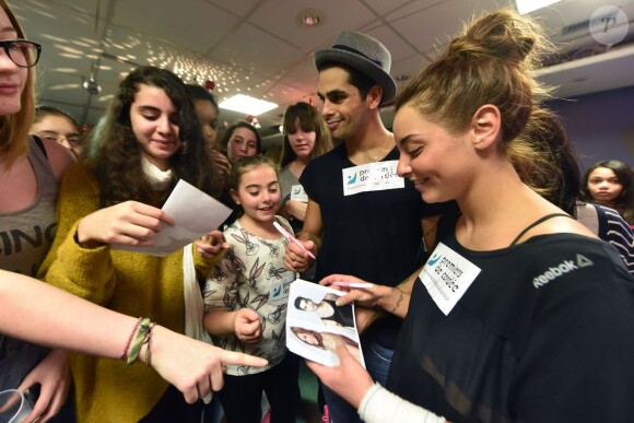 Exclusif - Priscilla Betti et Christophe Licata participent à l'opération "Danse à l'hôpital" avec les jeunes de la Fondation Santé des Etudiants de France, pour l'association "Premiers de Cordée" à la clinique médicale et pédagogique Edouard Rist à Paris, le 17 décembre 2015.  © Giancarlo Gorassini/Bestimage