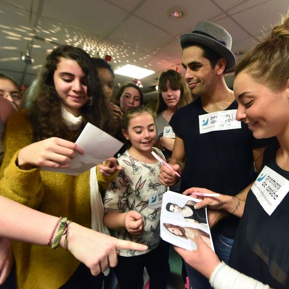 Exclusif - Priscilla Betti et Christophe Licata participent à l'opération "Danse à l'hôpital" avec les jeunes de la Fondation Santé des Etudiants de France, pour l'association "Premiers de Cordée" à la clinique médicale et pédagogique Edouard Rist à Paris, le 17 décembre 2015.  © Giancarlo Gorassini/Bestimage