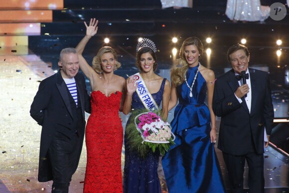 Iris Mittenaere, sacrée Miss France, lors du concours Miss France 2016 organisé à Lille, le 19 décembre 2015.