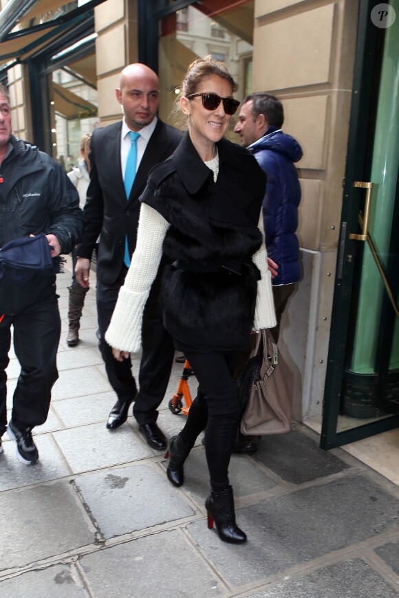 Celine Dion et sa famille a la sortie de leur hotel a Paris. La diva Quebecoise a fini sa tournee et quitte la France. le 7 decembre 2013