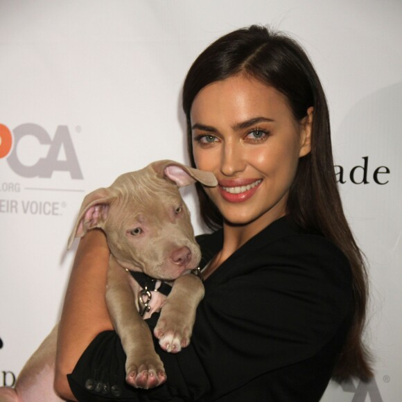 Irina Shayk lors d"une événement ASPCA Yle 15 octobre 2015