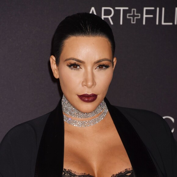 Kim Kardashian, enceinte lors du Gala "The LACMA 2015 Art+Film" en l'honneur de James Turrell et Alejandro Inarritu à Los Angeles, le 7 novembre 2015.