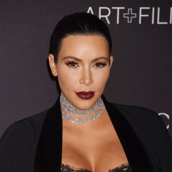 Kim Kardashian, enceinte lors du Gala "The LACMA 2015 Art+Film" en l'honneur de James Turrell et Alejandro Inarritu à Los Angeles, le 7 novembre 2015.