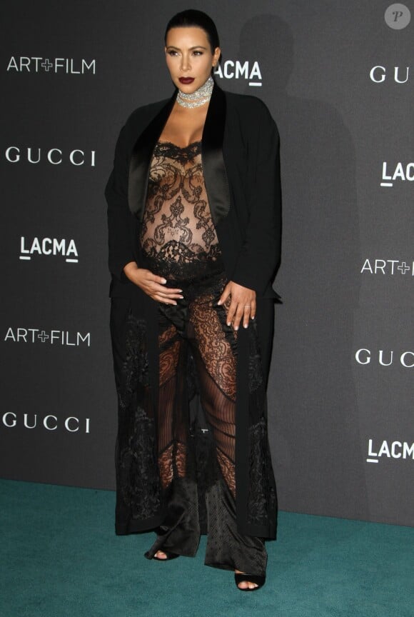 Kim Kardashian, enceinte lors du Gala "The LACMA 2015 Art+Film" en l'honneur de James Turrell et Alejandro Inarritu à Los Angeles, le 7 novembre 2015.