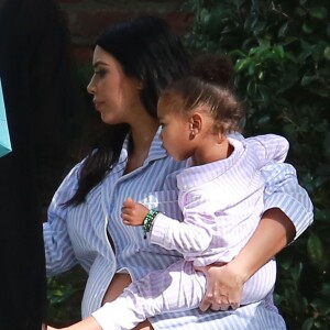 Kim Kardashian enceinteet sa fille North West - Kim Kardashian enceinte organise une journée 'pyjama' avec toute sa famille et ses amis pour sa baby shower à Beverly Hills, le 25 octobre 2015