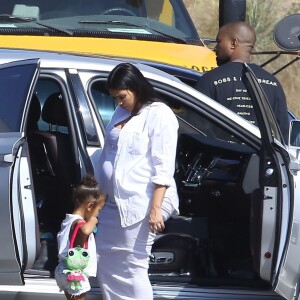 Kim kardashian enceinte, Kanye West et leur fille North, Kourtney Kardashian avec ses enfants Mason et Penelope, Kris Jenner et son compagnon Corey Gamble visitent ensemble un vignoble de 400 hectares à Malibu, le 12 octobre 2015