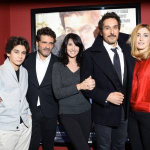 Léo Elbé, Pascal Elbé, Zabou Breitman, Vincent Elbaz et Julie Gayet - Avant-première du film "Je compte sur vous" au Publicis Cinémas à Paris le 21 décembre 2015.