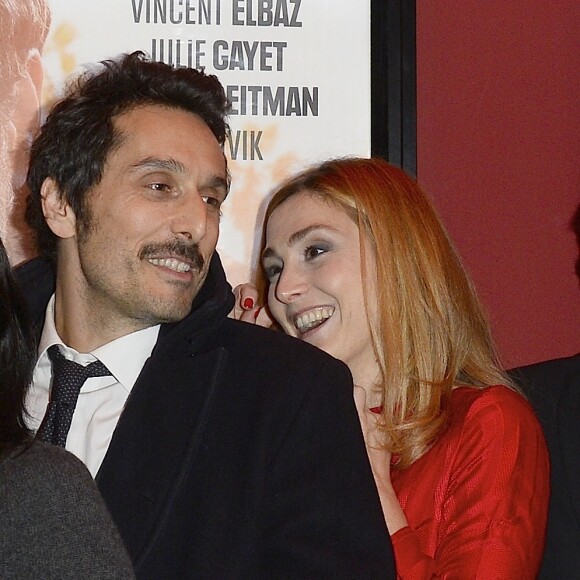 Vincent Elbaz et Julie Gayet - Avant-première du film "Je compte sur vous" au Publicis Cinémas à Paris le 21 décembre 2015.