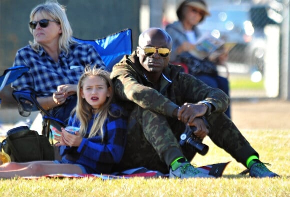Heidi Klum et Seal se retrouvent en famille pour soutenir leur fils Johan lors d'un match de football à Brentwood. Lou, Leni et Henri sont de la partie! Le 14 novembre 2015