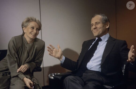 Madame Claude (Fernande Grudet) et l'écrivain Jean d'Ormesson, le 6 mai 1986 sur un plateau de télé à Paris