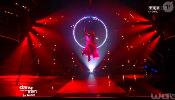 Priscilla et Christophe Licata lors de la finale de Danse avec les stars 6, sur TF1, le mercredi 23 décembre 2015