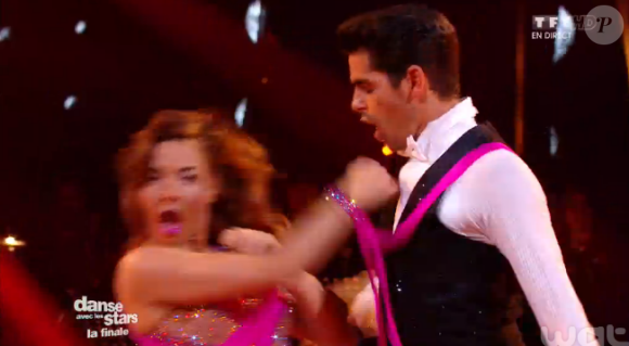 Priscilla et Christophe Licata lors de la finale de Danse avec les stars 6, sur TF1, le mercredi 23 décembre 2015