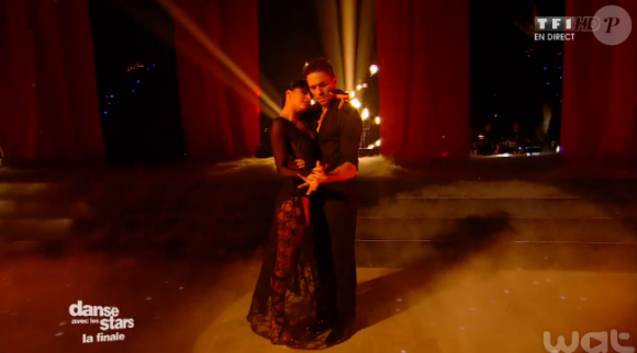 Olivier Dion et Candice Pascal lors de la finale de Danse avec les stars 6, sur TF1, le mercredi 23 décembre 2015