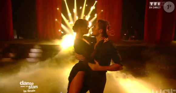 Olivier Dion et Candice Pascal lors de la finale de Danse avec les stars 6, sur TF1, le mercredi 23 décembre 2015
