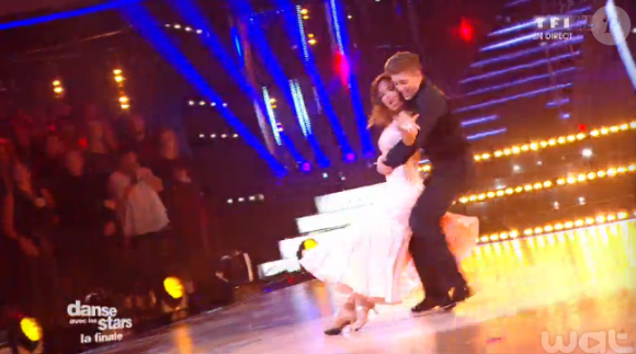 Loic Nottet et Denitsa Ikonomova lors de la finale de Danse avec les stars 6, sur TF1, le mercredi 23 décembre 2015