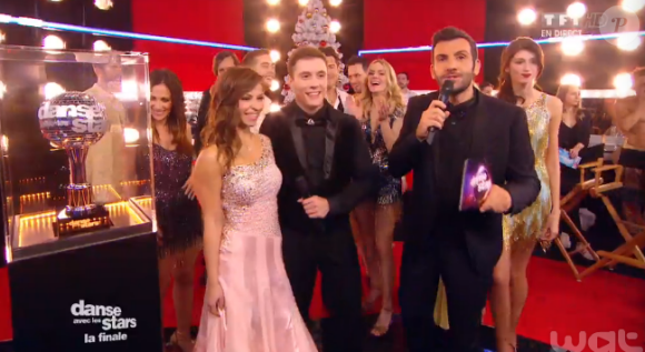Loic Nottet et Denitsa Ikonomova lors de la finale de Danse avec les stars 6, sur TF1, le mercredi 23 décembre 2015
