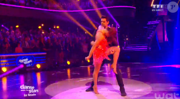 Priscilla et Christophe Licata lors de la finale de Danse avec les stars 6, sur TF1, le mercredi 23 décembre 2015