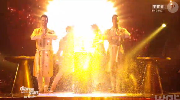 Olivier Dion et Candice Pascal lors de la finale de Danse avec les stars 6, sur TF1, le mercredi 23 décembre 2015