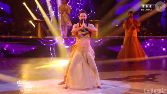 Olivier Dion et Candice Pascal lors de la finale de Danse avec les stars 6, sur TF1, le mercredi 23 décembre 2015