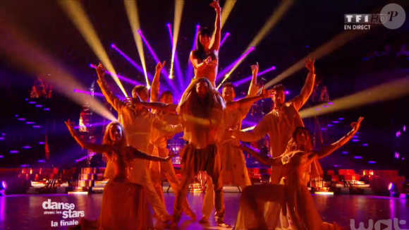Olivier Dion et Candice Pascal lors de la finale de Danse avec les stars 6, sur TF1, le mercredi 23 décembre 2015