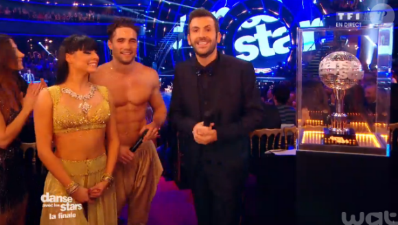 Olivier Dion et Candice Pascal lors de la finale de Danse avec les stars 6, sur TF1, le mercredi 23 décembre 2015