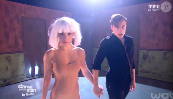 Loic Nottet et Denitsa Ikonomova lors de la finale de Danse avec les stars 6, sur TF1, le mercredi 23 décembre 2015