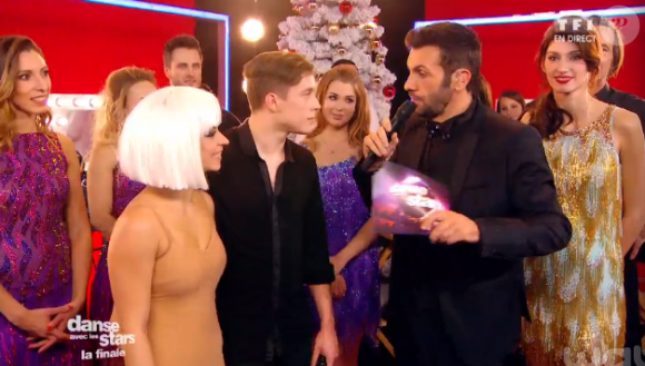 Loic Nottet et Denitsa Ikonomova lors de la finale de Danse avec les stars 6, sur TF1, le mercredi 23 décembre 2015