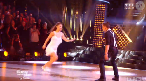 Loïc Nottet et Denitsa en freestyle lors de la finale de Danse avec les stars 6, sur TF1, le mercredi 23 décembre 2015