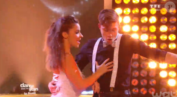 Loïc Nottet et Denitsa en freestyle lors de la finale de Danse avec les stars 6, sur TF1, le mercredi 23 décembre 2015
