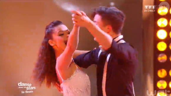 Loïc Nottet et Denitsa en freestyle lors de la finale de Danse avec les stars 6, sur TF1, le mercredi 23 décembre 2015