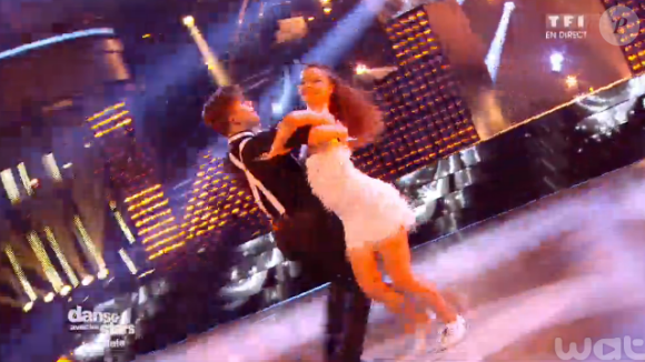 Loïc Nottet et Denitsa en freestyle lors de la finale de Danse avec les stars 6, sur TF1, le mercredi 23 décembre 2015