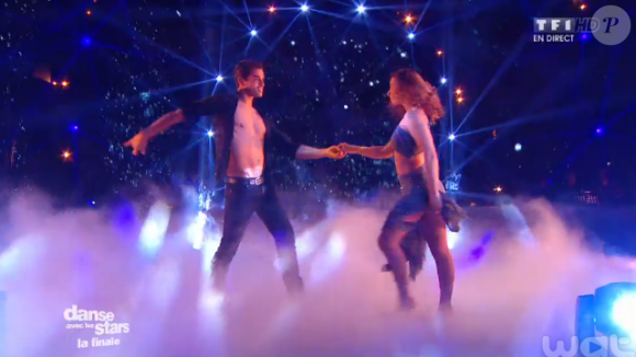 Priscilla et Christophe Licata en freestyle lors de la finale de Danse avec les stars 6, sur TF1, le mercredi 23 décembre 2015