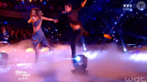 Priscilla et Christophe Licata en freestyle lors de la finale de Danse avec les stars 6, sur TF1, le mercredi 23 décembre 2015