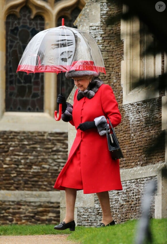 La reine Elizabeth II à la messe de Noël en l'église St Mary Magdalene à Sandringham le 25 décembre 2015.