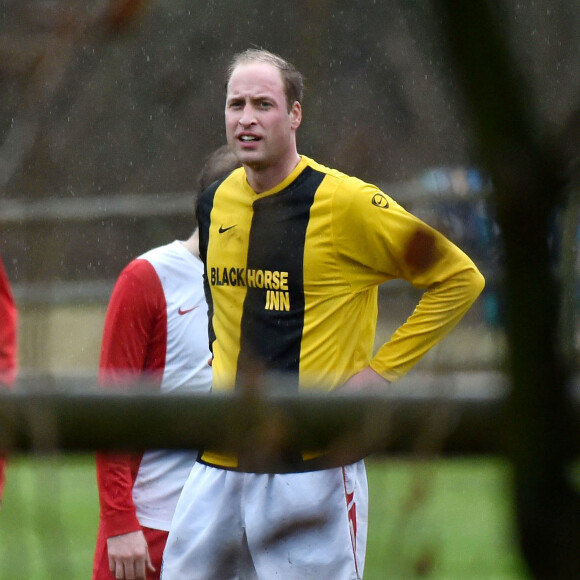 Le prince William et le prince Harry ont disputé le 24 décembre 2015 à King's Lynn le traditionnel match de football caritatif de Noël de Sandringham, tous deux sous les couleurs d'un pub local, le Black Horse Inn.