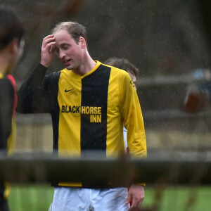 Le prince William et le prince Harry ont disputé le 24 décembre 2015 à King's Lynn le traditionnel match de football caritatif de Noël de Sandringham, tous deux sous les couleurs d'un pub local, le Black Horse Inn.