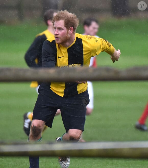 Le prince William et le prince Harry ont disputé le 24 décembre 2015 à King's Lynn le traditionnel match de football caritatif de Noël de Sandringham, tous deux sous les couleurs d'un pub local, le Black Horse Inn.