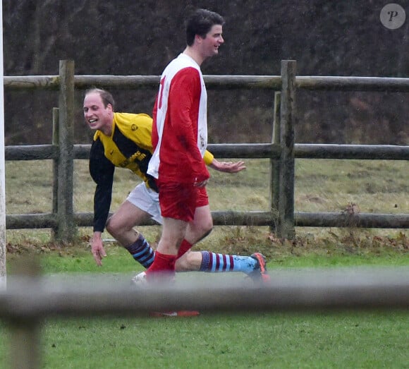 Le prince William et le prince Harry ont disputé le 24 décembre 2015 à King's Lynn le traditionnel match de football caritatif de Noël de Sandringham, tous deux sous les couleurs d'un pub local, le Black Horse Inn.