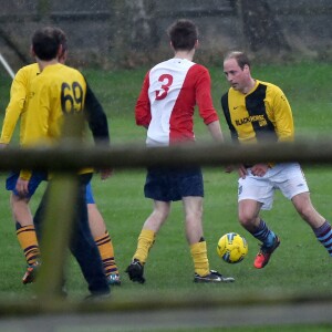 Le prince William et le prince Harry ont disputé le 24 décembre 2015 à King's Lynn le traditionnel match de football caritatif de Noël de Sandringham, tous deux sous les couleurs d'un pub local, le Black Horse Inn.