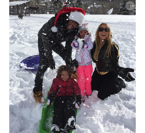 Mariah Carey fête Noël à Aspen avec son ex-mari Nick Cannon et leurs enfants Monroe et Moroccan / photo postée sur Instagram, le 25 décembre 2015.
