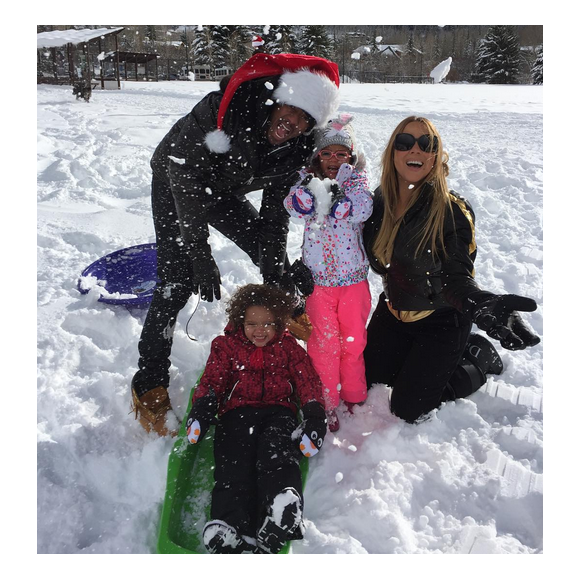 Mariah Carey fête Noël à Aspen avec son ex-mari Nick Cannon et leurs enfants Monroe et Moroccan / photo postée sur Instagram, le 25 décembre 2015.