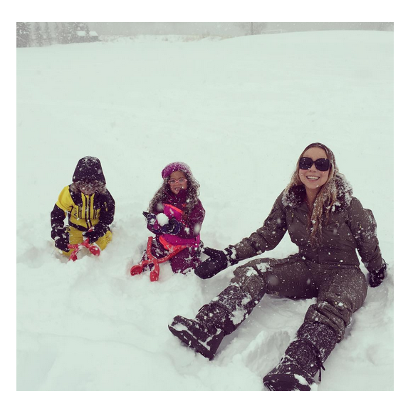 Mariah Carey passe les vacances de Noël à Aspen avec ses enfants, les jumeaux Monroe et Moroccan / photo postée sur Instagram, le 23 décembre 2015.