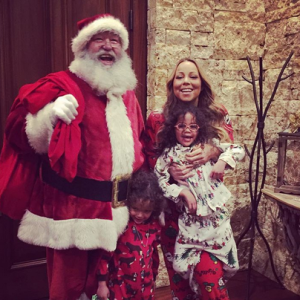 Mariah Carey fête Noël à Aspen avec ses enfants les jumeaux Monroe et Moroccan / photo postée sur Instagram, le 24 décembre 2015.