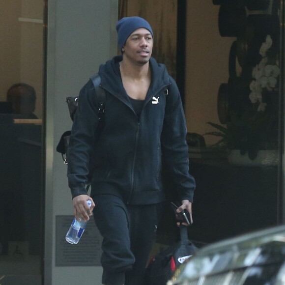 Exclusif - Nick Cannon quitte la maison de Nicole Murphy, sa supposée compagne, à Los Angeles le 5 décembre 2015.
