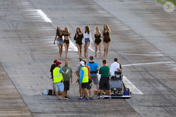 Exclusif - Les mannequins Josephine Skriver, Vita Sidorkina, Taylor Hill, Sara Sampaio, Stella Maxwell et Lais Ribeiro en plein tournage pour Victoria's Secret à Saint-Barthélemy, le 13 décembre 2015.