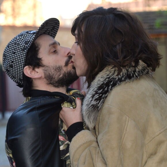 Daphné Bürki et son compagnon Sylvain Quimène (alias Gunther Love), à Paris, le 28 mars 2014.