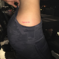 Kylie Jenner : Nouveau tattoo et bague en diamants, elle finit 2015 en beauté !