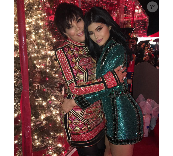 Kylie Jenner et sa mère Kris Jenner fêtent Noël / photo postée sur le compte Instagram de la star de télé-réalité, le 25 décembre 2015.