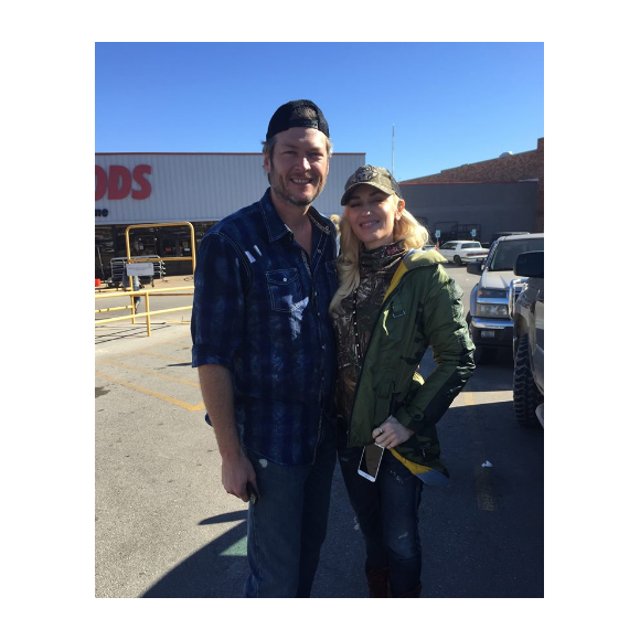 Gwen Stefani et Blake Shelton font des courses à Astwood, photo postée sur Facebook par un fan le 23 décembre 2015.